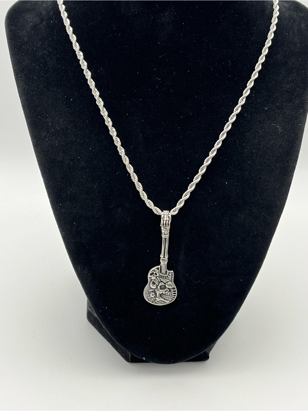 18” Stainless Steel Guitar Pendant w/ Robe chain Necklace